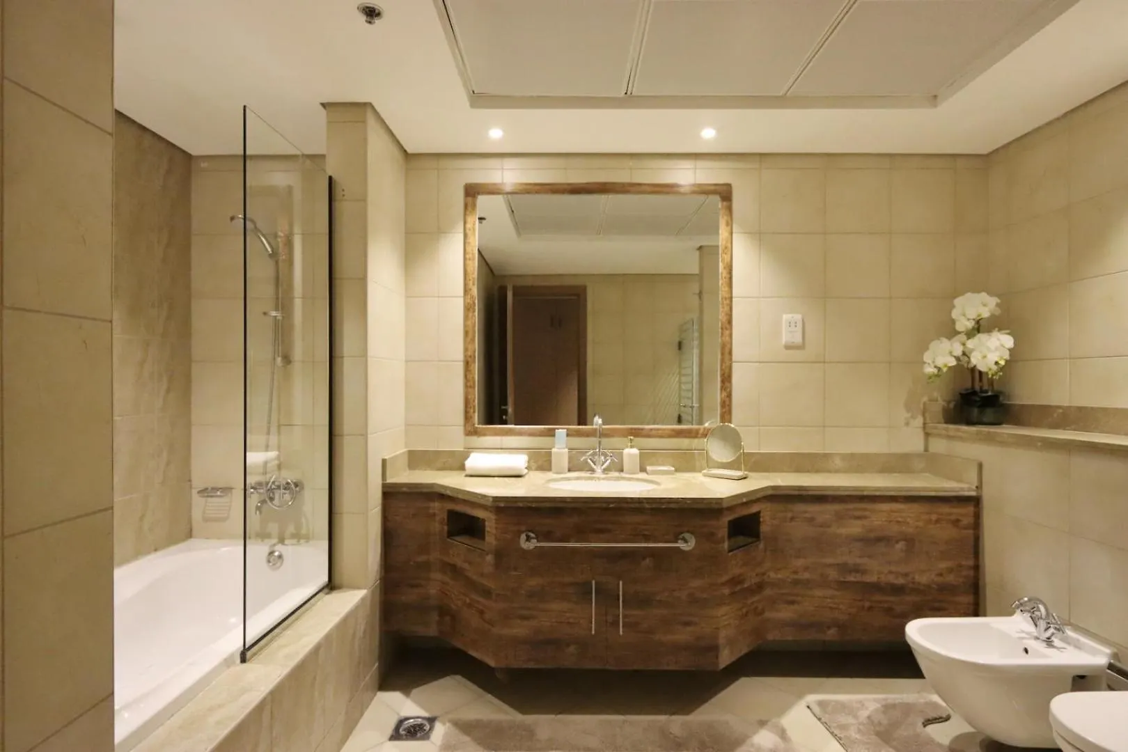 Livbnb-2B Stunner With Iconic Ain Dubai View Apartment
