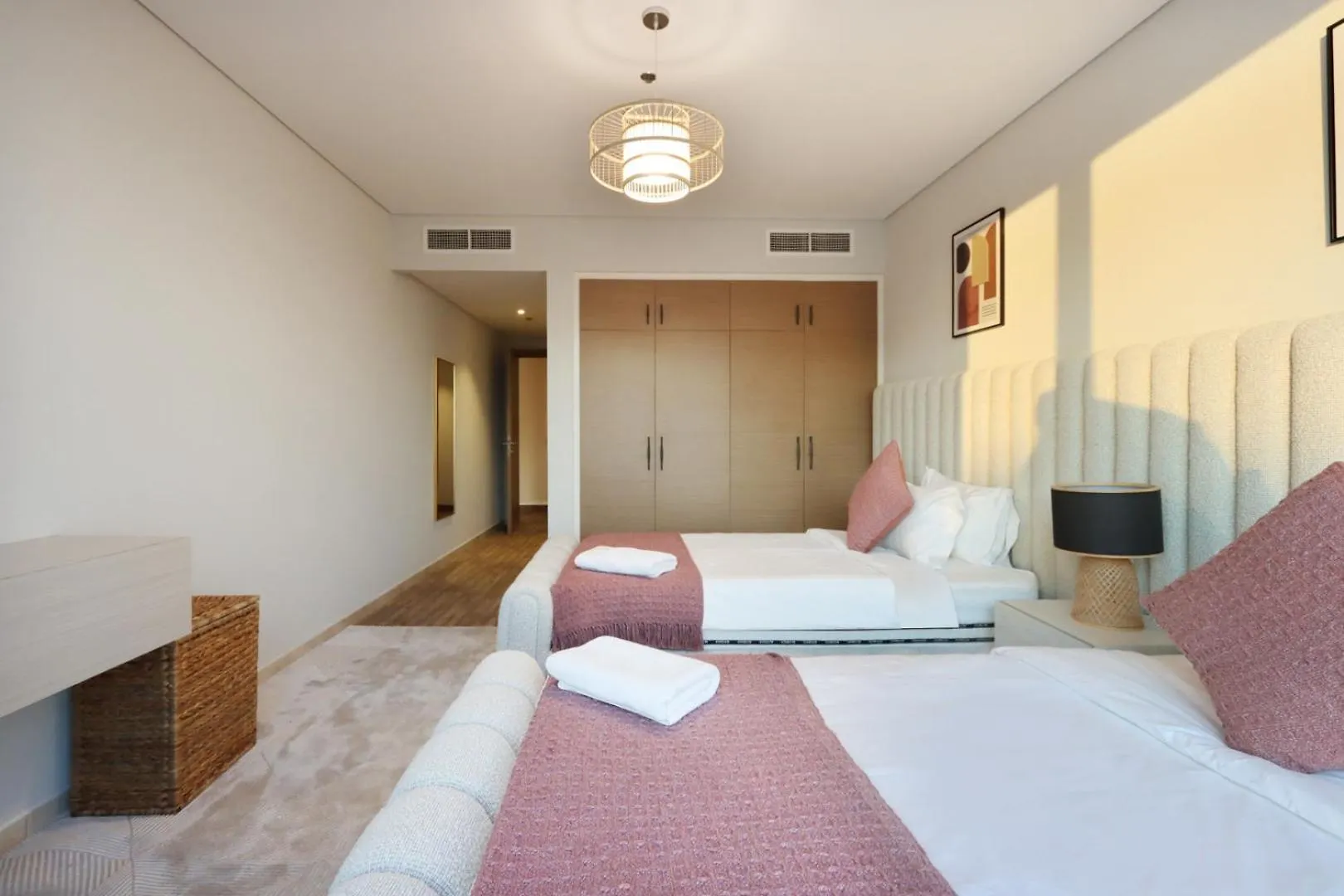 Livbnb-2B Stunner With Iconic Ain Dubai View Apartment