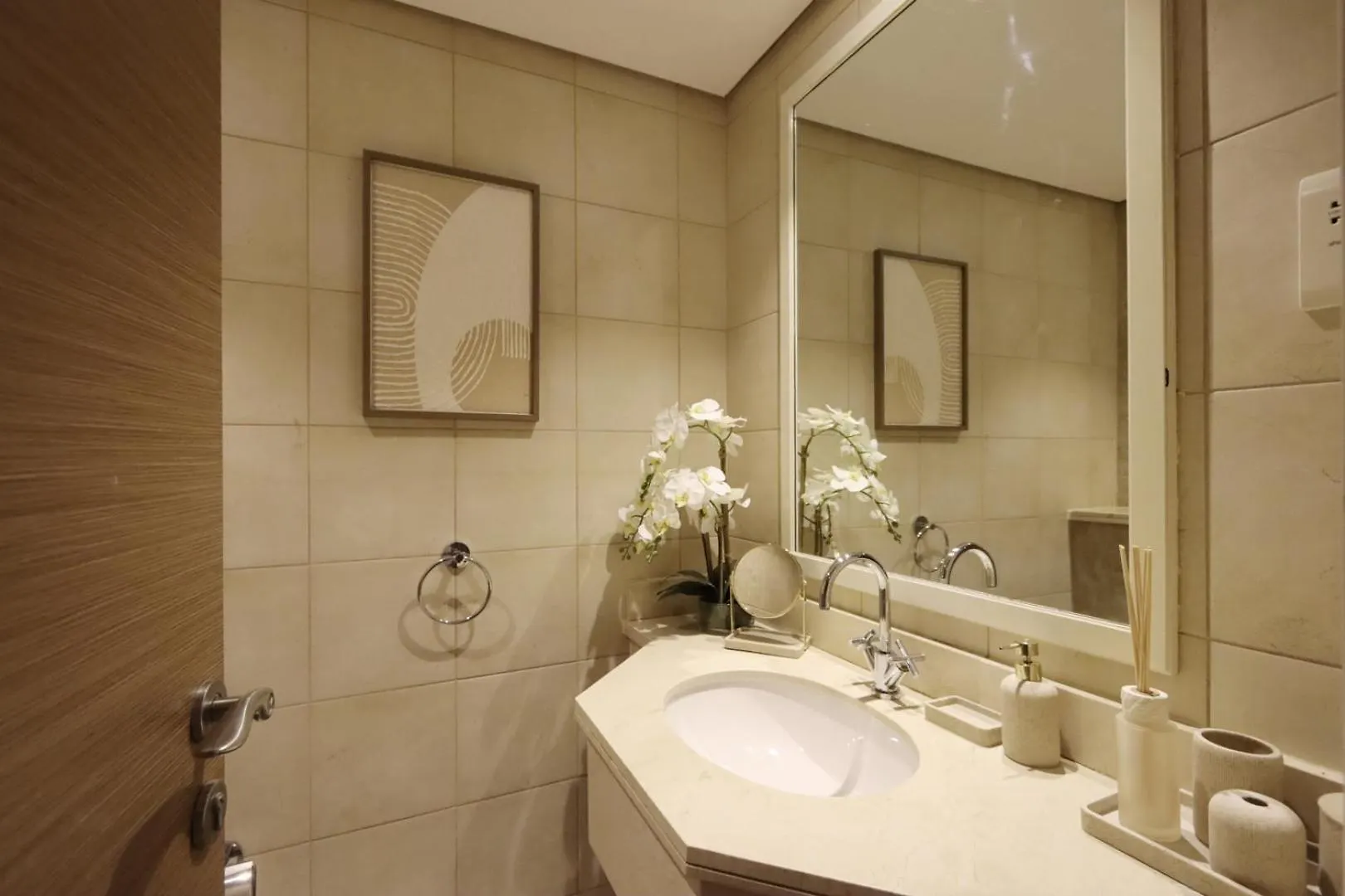 Livbnb-2B Stunner With Iconic Ain Dubai View