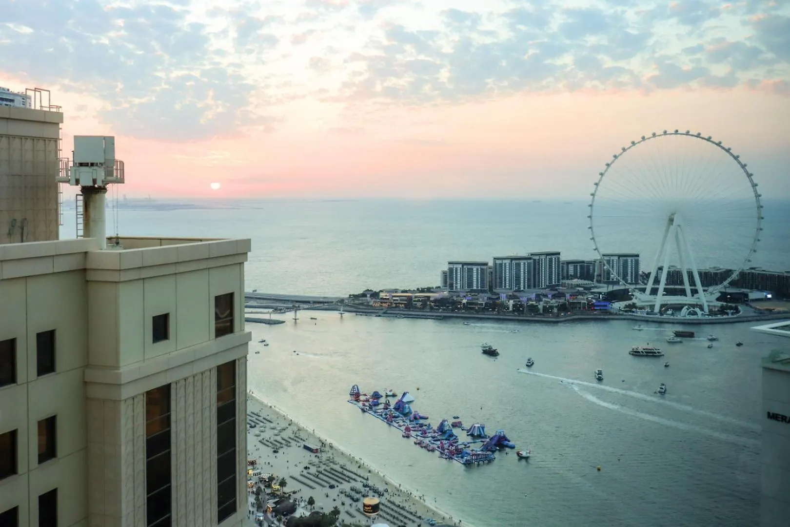 Livbnb-2B Stunner With Iconic Ain Dubai View United Arab Emirates